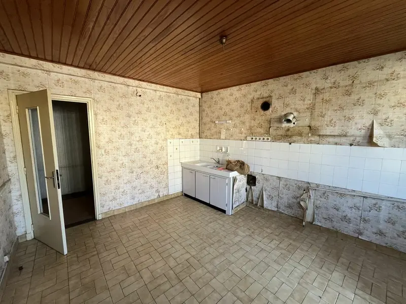 SAINT JOUAN : A VENDRE LOCAL COMMERCIAL A RENOVER - 28 M²