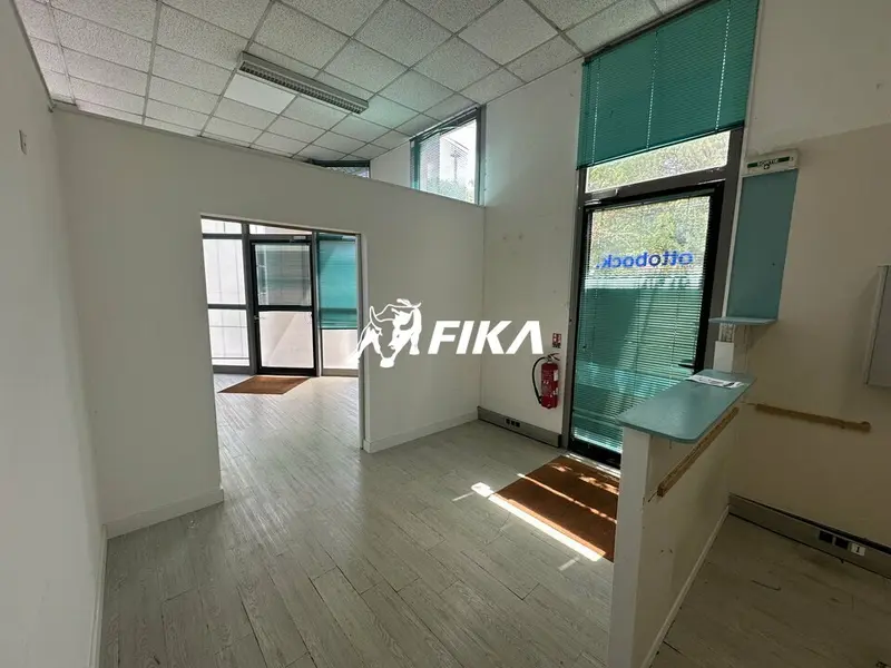 A LOUER BUREAUX 61 m² (31670) LABEGE