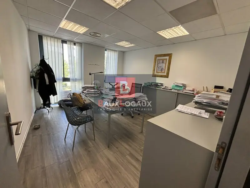 À vendre  Bureaux aménagés avec parkings en sous-sol  Avignon