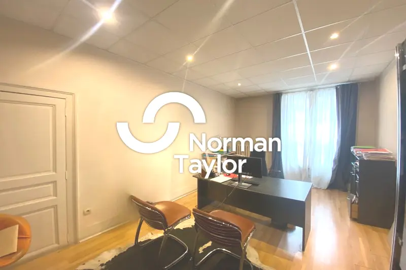 À LOUER  BUREAUX DE STANDING 253 m²  MONTPELLIER CENTRE / ÉCUSSON