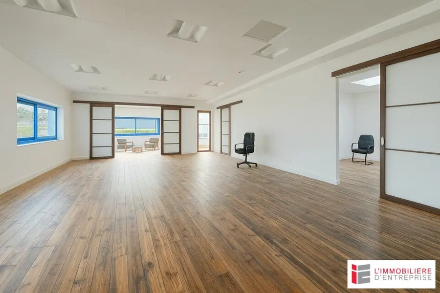 LOCATION PLATEAU DE BUREAUX 270M² ZONE COMMERCIALE REDON NORD