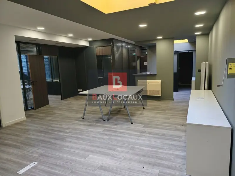 Bureau à louer - Istres (13800) - 165 m² - 1 900 €/mois