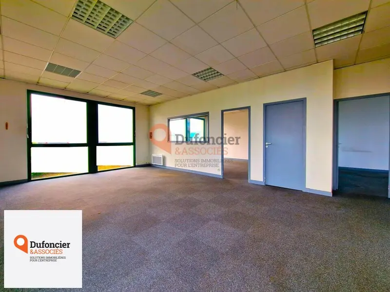 BUREAUX À LOUER 323M² POITIERS - ZONE DE RÉPUBLIQUE 