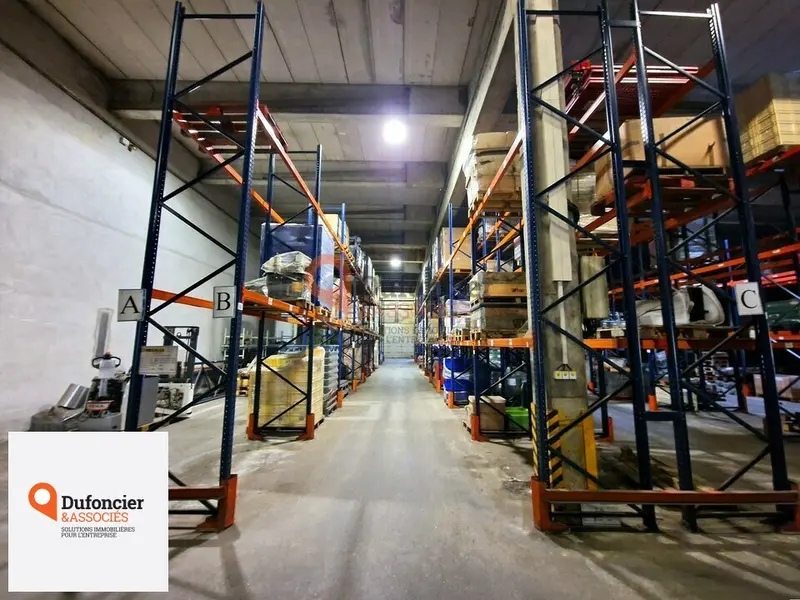 ENTREPOTS A LOUER ENTRE POITIERS ET CHATELLERAULT - 900 - 500 - 239M²