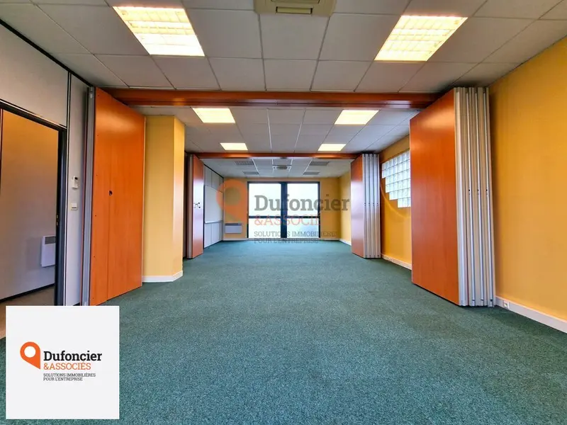 BUREAUX À LOUER 205M² POITIERS - ZONE DE RÉPUBLIQUE 