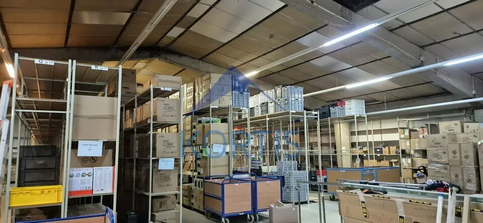 Entrepôt / Activité à vendre - Charnay-Lès-Mâcon (71850) - 1833 m²