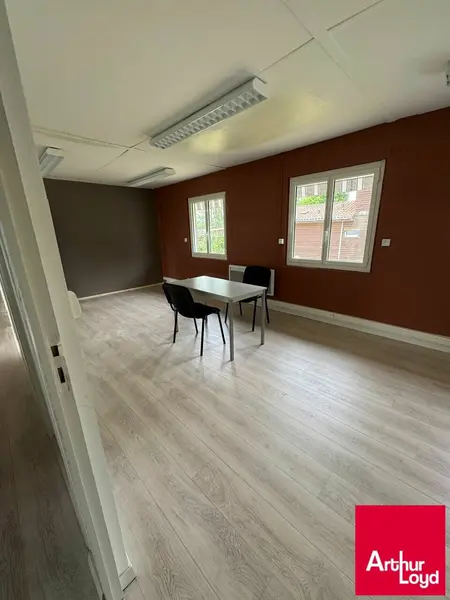 IDEAL BUREAUX  SUR AXE PASSANT - refait à neuf - trés lumineux