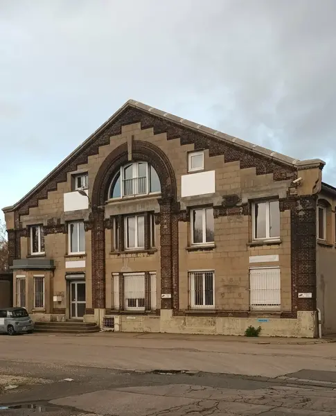 A LOUER OU A VENDRE.