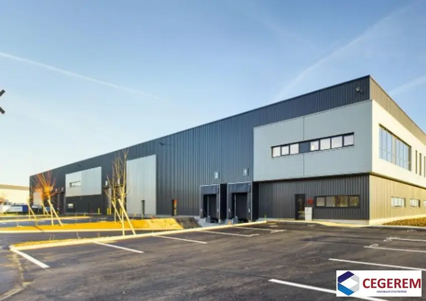 LOCAUX D'ACTIVITES A PARTIR DE 1636 M2 A BRIE COMTE ROBERT