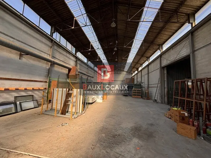 Entrepôt / Activité à louer - Orange (84100) - 1350 m² - 9 450 €/mois