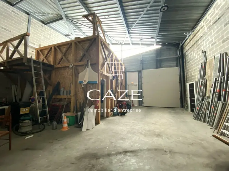 LOCAL D'ACTIVITE A VENDRE - LE TAILLAN MEDOC
