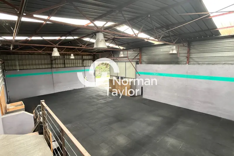 Entrepôt / Activité à louer - Saint-Jean-De-Védas (34430) - 425 m² - 3 274 €/...