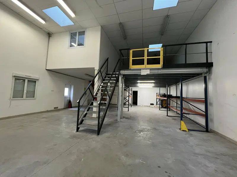 LOCAL D'ACTIVITE A LOUER DISPONIBLE IMMEDIATEMENT