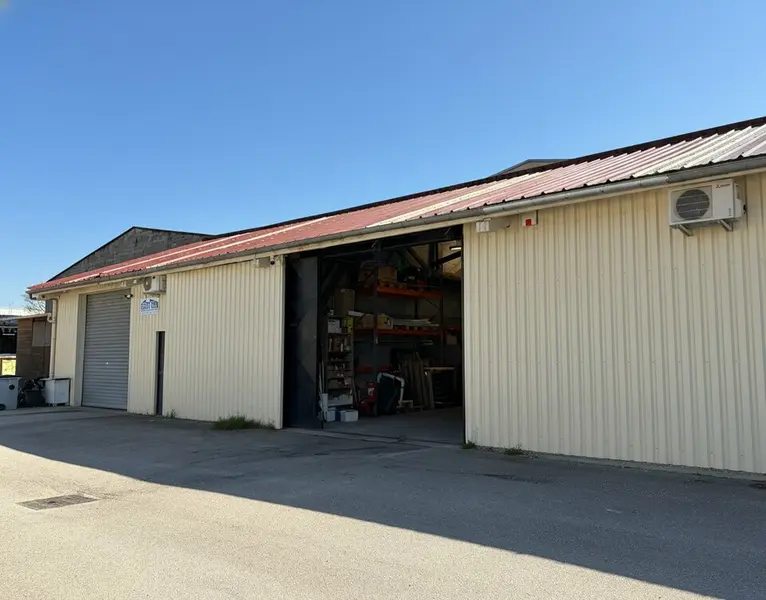 Entrepôt / Activité à louer - Décines-Charpieu (69150) - 300 m² - 1 345 €/mois