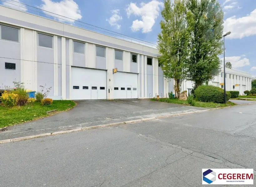Entrepôt / Activité à louer - Lisses (91090) - 673 m² - 7 010 €/mois