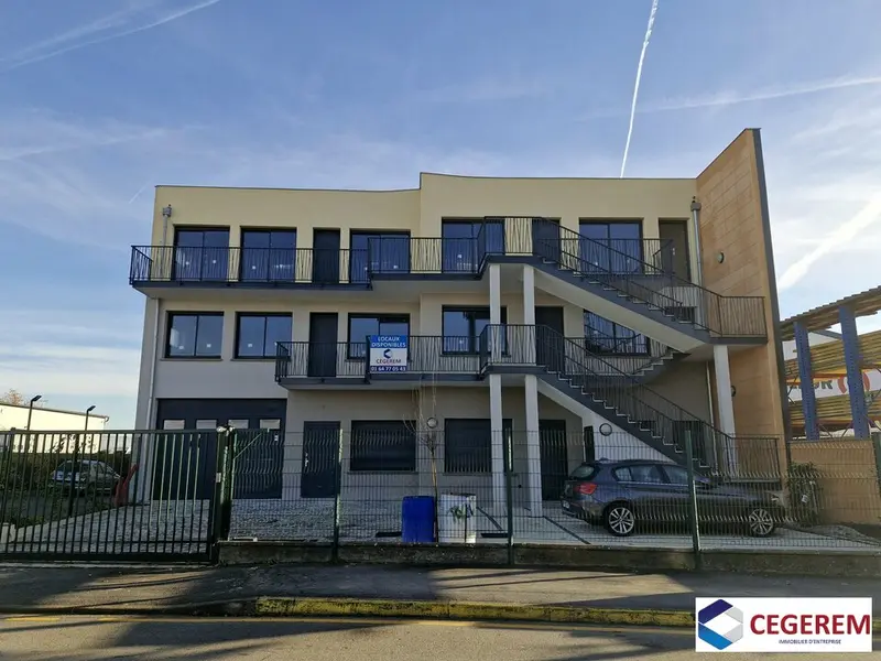 A SAISIR BATIMENT NEUF DE 600 M2 A VARENNES JARCY
