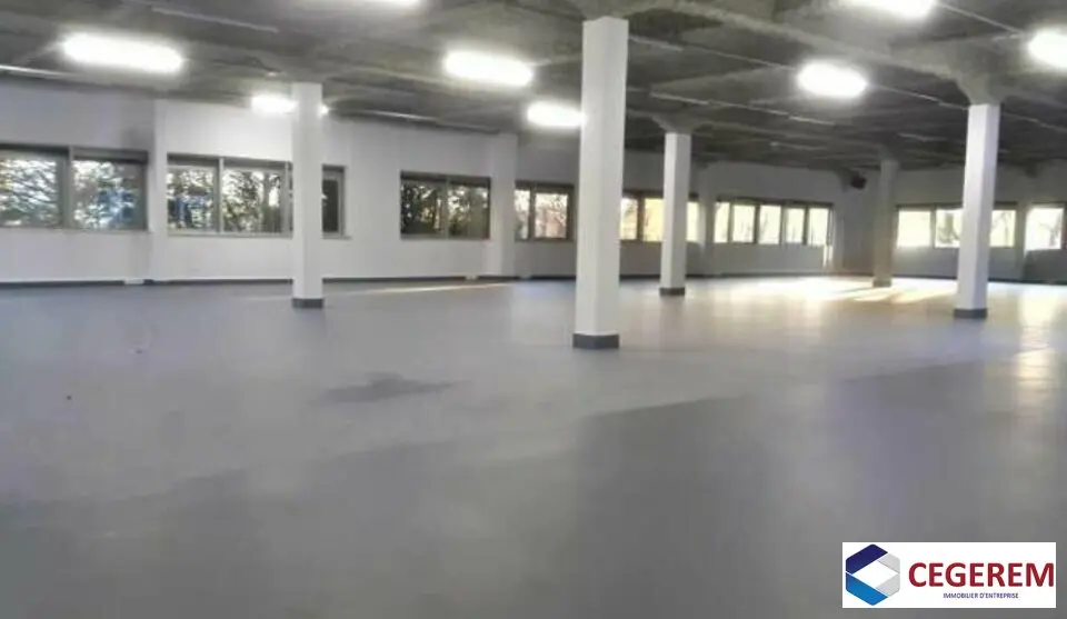LES ULIS BUREAUX ET ENTREPÔT DE 1 838 M2 A LOUER