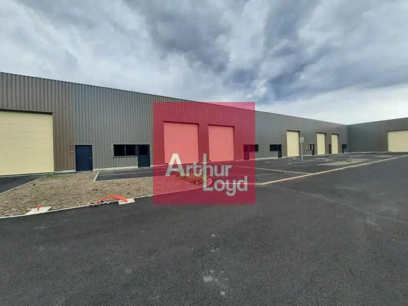 Entrepôt / Activité à louer - Le Cendre (63670) - 921 m² - 6 523 €/mois