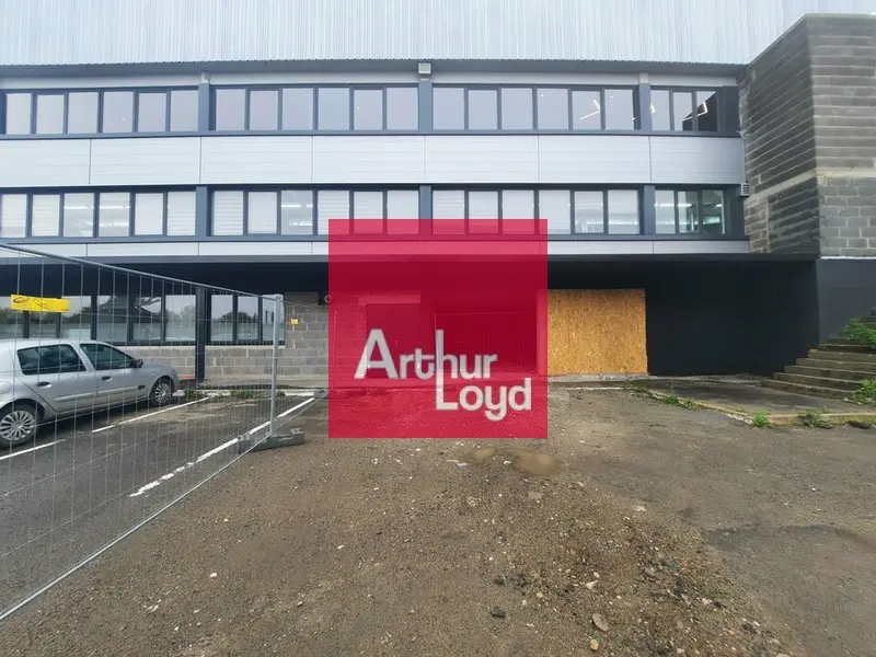 LEMPDES A LOUER LOCAL ACTIVITE 350 M²