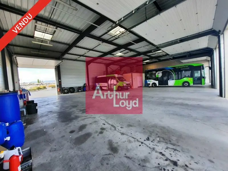 RIOM ZI  A VENDRE LOCAL ACTIVITÉ 790 M² - PARCELLE 6900 M²