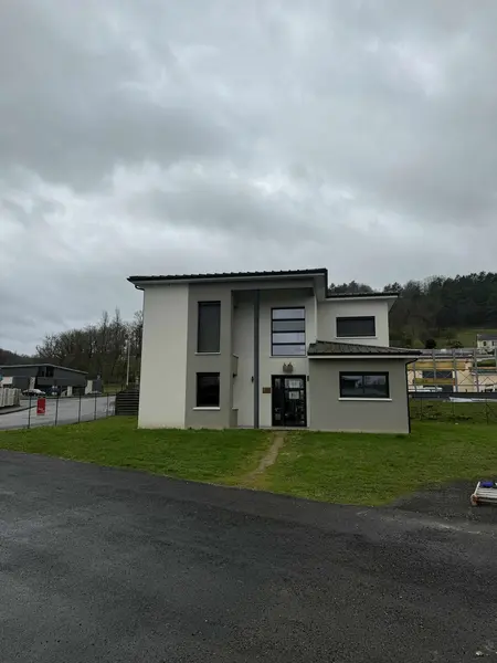 Bureau à louer - Terrasson-Lavilledieu (24120) - 122 m² - 1 300 €/mois