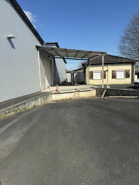 A louer Locaux d'activité 680m² Chartrier-Ferrière