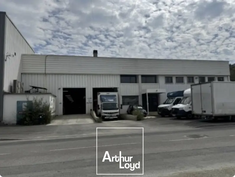 Entrepôt / Activité à louer - Terrasson-Lavilledieu (24120) - 2614 m² - 4 166...