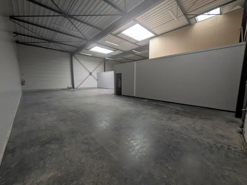 A louer Locaux d'activité 357m² Boos