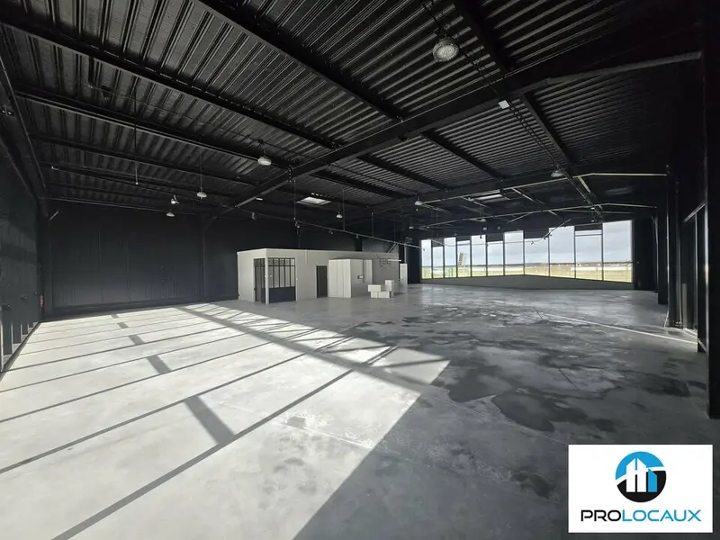 Local Commercial à louer - Glisy (80440) - 525 m² - 5 416 €/mois