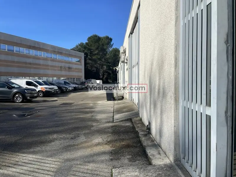 Opportunité à Antibes  Local d'activité de 150 m² proche autoroute