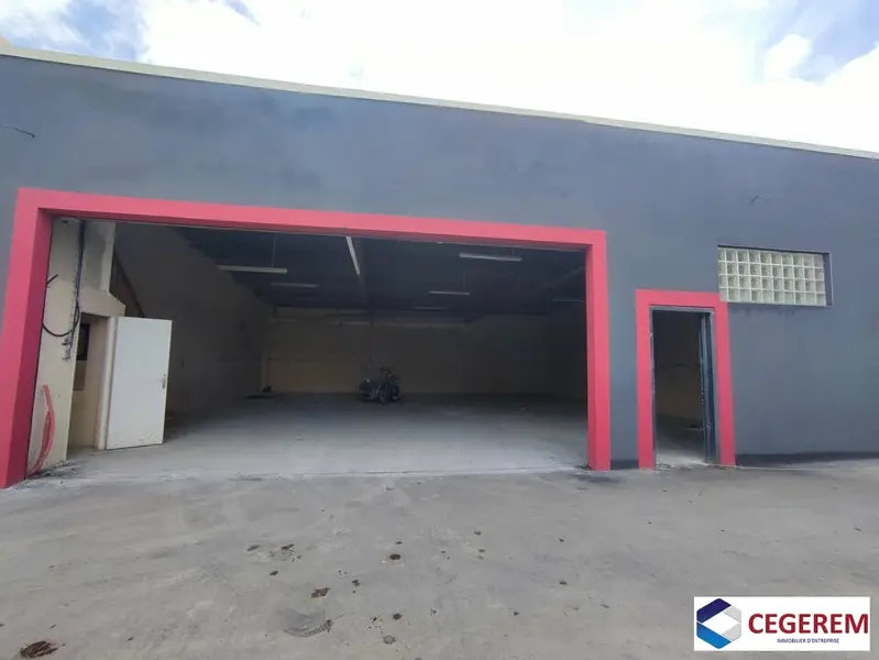 Entrepôt / Activité à louer - Vaux-Le-Pénil (77000) - 240 m² - 3 000 €/mois