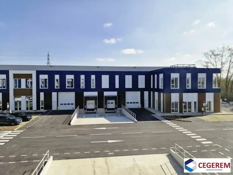 Entrepôt / Activité à louer - Moissy-Cramayel (77550) - 2963 m² - 32 099 €/mois