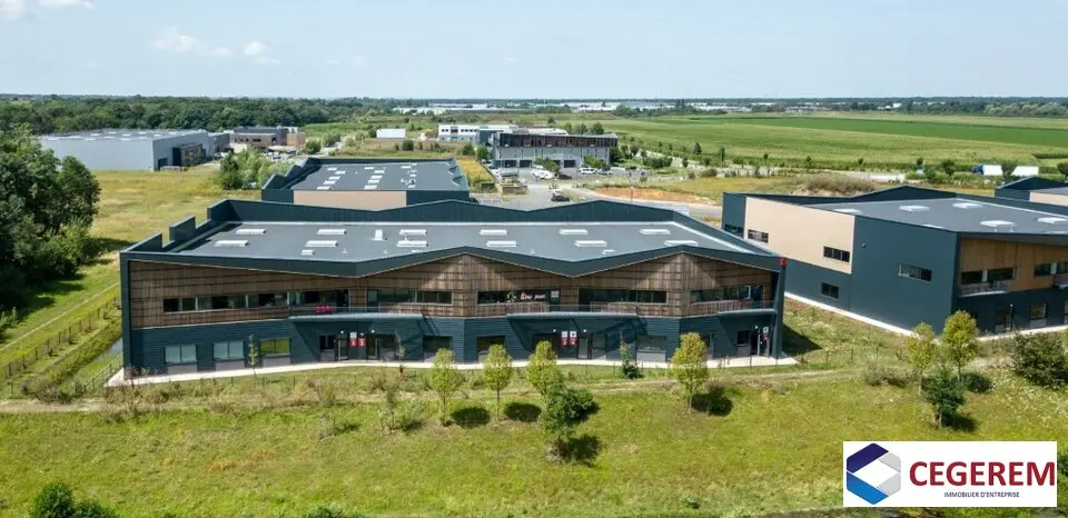 Entrepôt / Activité à vendre - Moissy-Cramayel (77550) - 839 m²