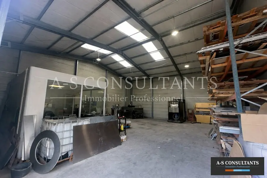 A louer Entrepôt 200m² Le Bourget-du-Lac
