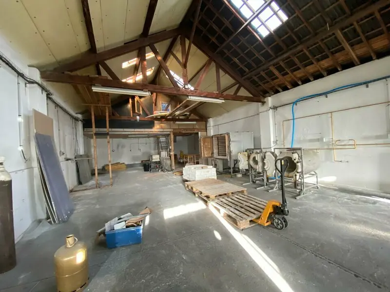 A LOUER LOCAL ACTIVITE