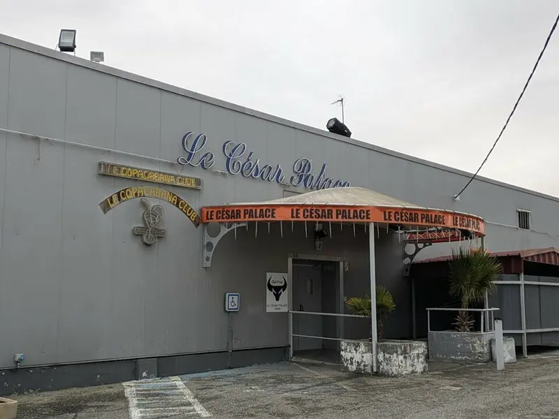 Local Commercial à louer - Agen (47000) - 1200 m² - 8 000 €/mois