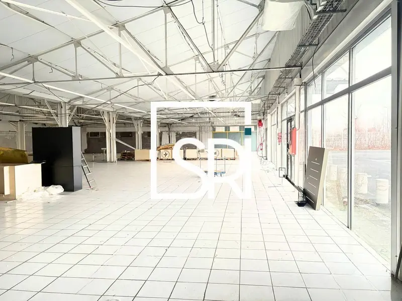 Local Commercial à louer - Aubière (63170) - 1027 m² - 10 250 €/mois