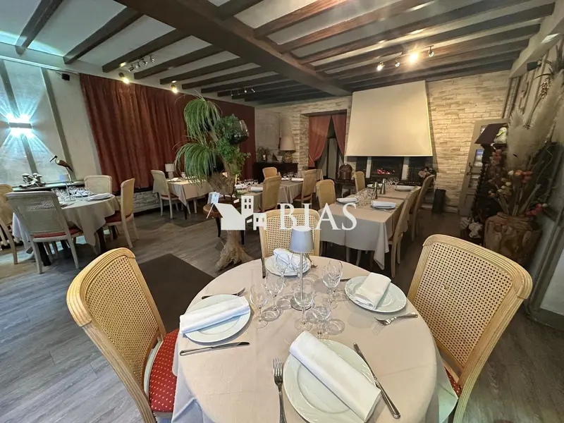 RESTAURANT - BRASSERIE avec LICENCE IV sur axe routier