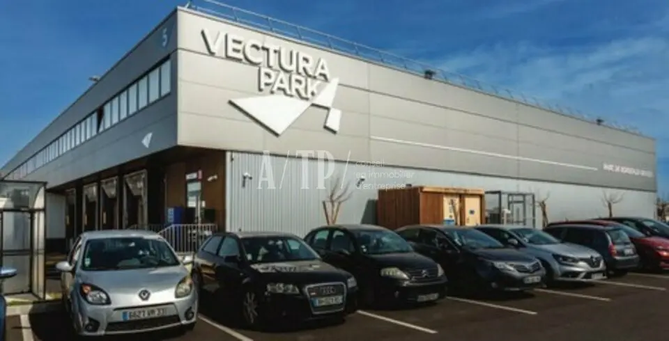 Entrepôt / Activité à louer - Bruges (33520) - 1877 m² - 11 250 €/mois