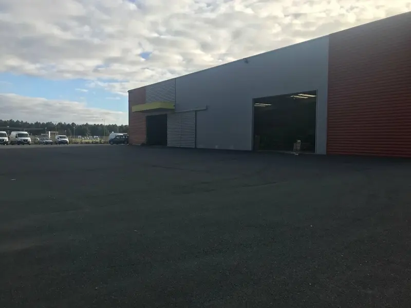Entrepôt / Activité à louer - Le Barp (33114) - 1200 m² - 8 000 €/mois