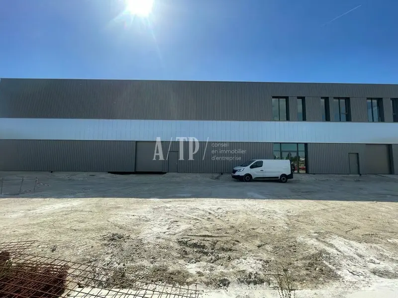 ENTREPOT A LOUER - 580 M² - 9 M HAUTEUR SOUS POUTRE