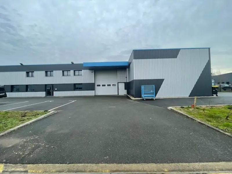 Entrepôt / Activité à vendre - Saint-Jean-D'Illac (33127) - 1229 m²