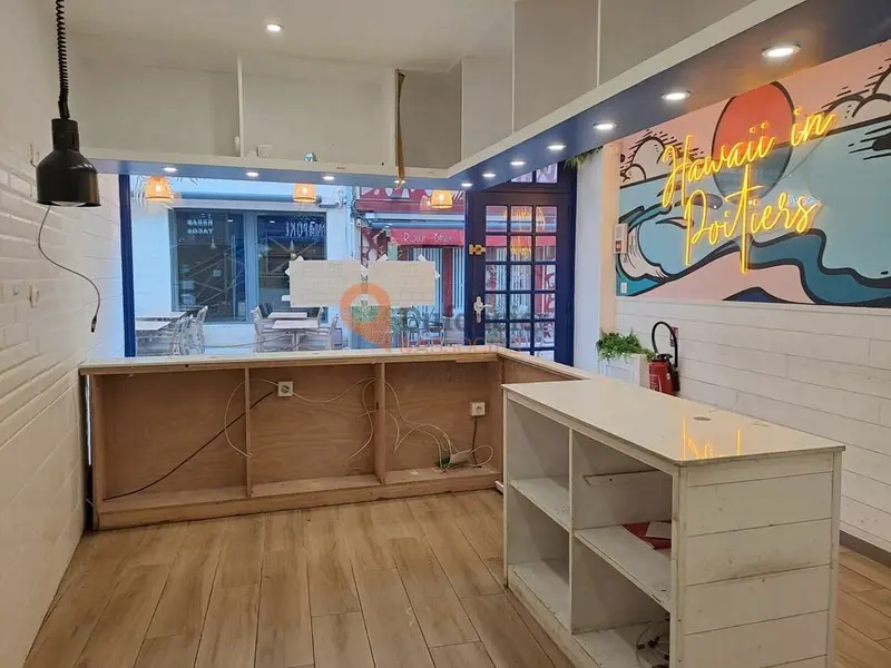 A louer Local commercial  94m² Poitiers