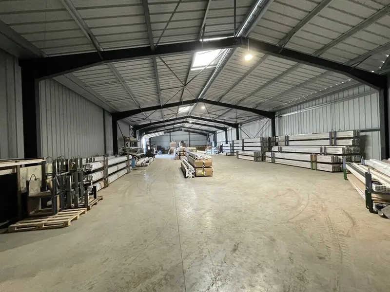 BÂTIMENT D'ACTIVITÉ 2 448 m²